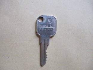 Schließanlagenschlüssel mit eingravierter Nummer